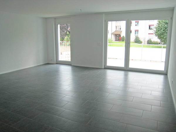 Schöne Wohnung mit grosszügigem Grundriss und modernem Ausbau 2