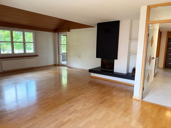 Familienwohnung mit Cheminée & zwei Balkonen 2