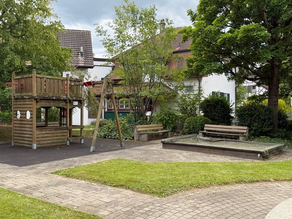 Familienwohnung mit Cheminée & zwei Balkonen 12