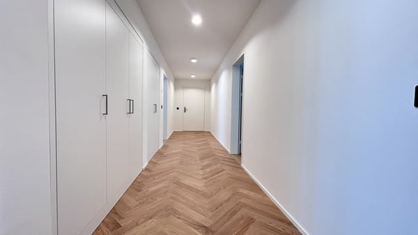 ERSTVERMIETUNG nach Totalsanierung: Modernes Wohnen im Herzen von Zürich 10