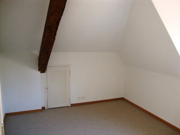 3-Zimmer-Dachwohnung an ruhiger Lage von Binningen 4