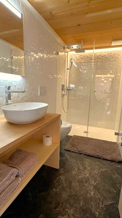 exklusives, komplett möbliertes Studio in Schönried 4