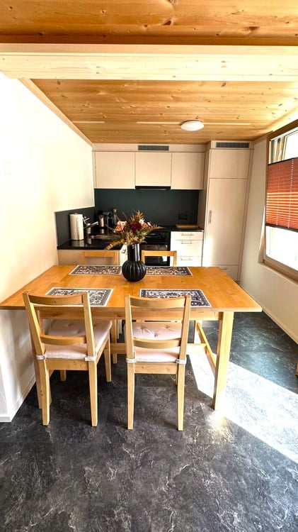 exklusives, komplett möbliertes Studio in Schönried 6