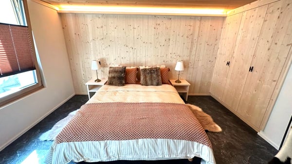 exklusives, komplett möbliertes Studio in Schönried 2