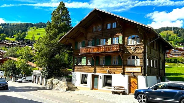 exklusives, komplett möbliertes Studio in Schönried 7