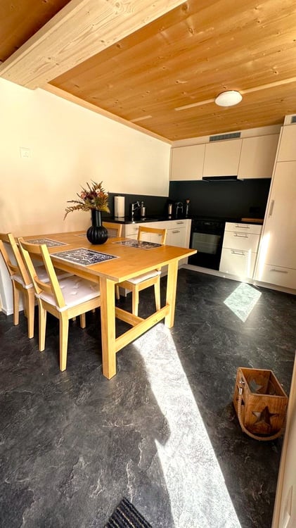 exklusives, komplett möbliertes Studio in Schönried 5