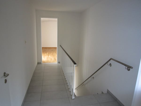 Charmante 3.5-Zimmer-Dachwohnung mit Panoramablick in Biel 8