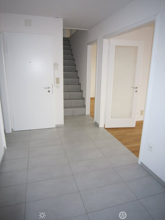 Charmante 3.5-Zimmer-Dachwohnung mit Panoramablick in Biel 2