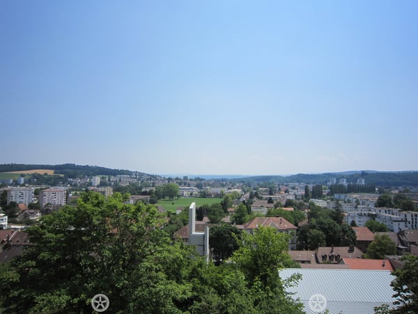 Charmante 3.5-Zimmer-Dachwohnung mit Panoramablick in Biel 1