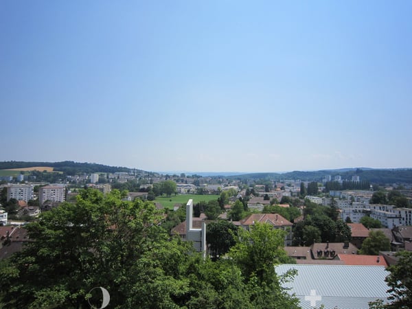 Charmante 3.5-Zimmer-Dachwohnung mit Panoramablick in Biel 1