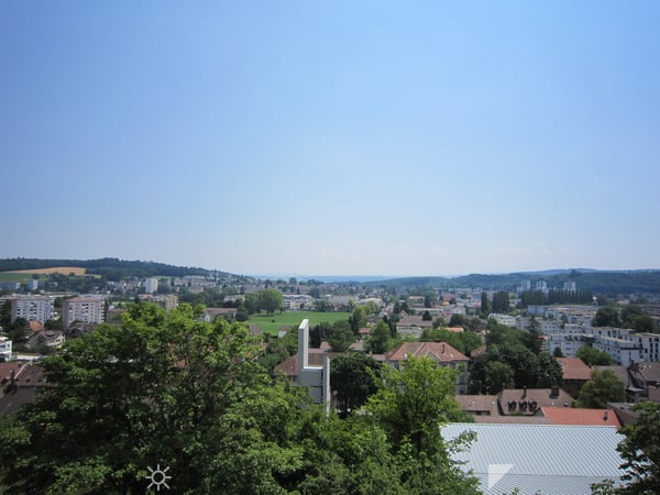 Charmante 3.5-Zimmer-Dachwohnung mit Panoramablick in Biel 1