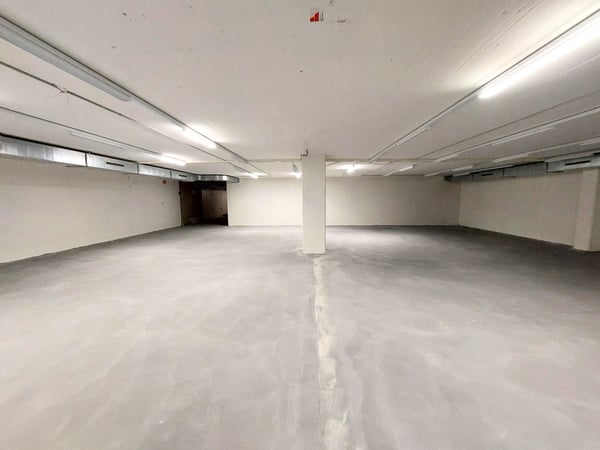 Lagerräume von 80m2 bis 400m2 4