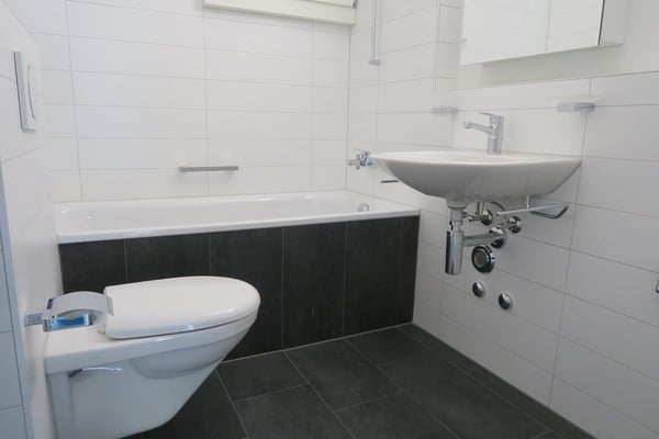 Helle 4-Zimmer-Wohnung mit Balkon an der Viktoriastrasse in Bern 9