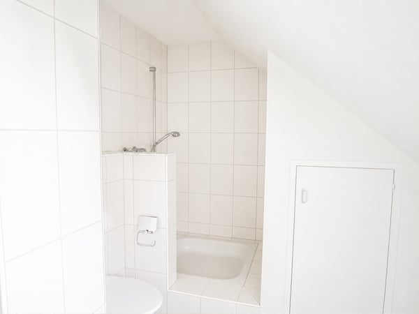 Helle 2-Zimmer-Dachwohnung nähe Europaplatz 7