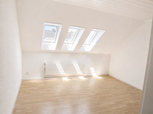 Helle 2-Zimmer-Dachwohnung nähe Europaplatz 4