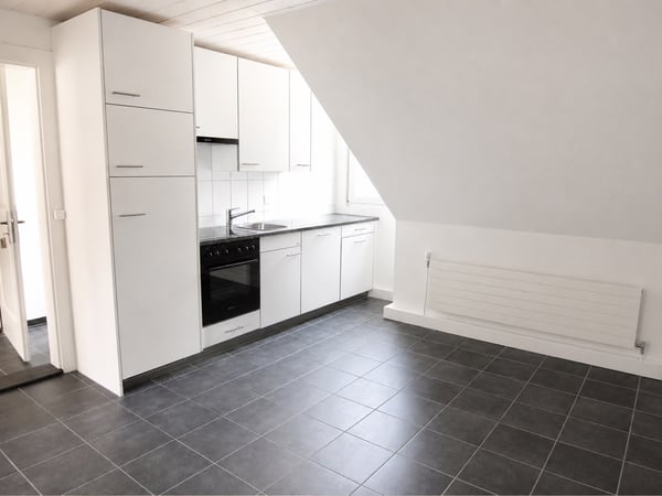 Helle 2-Zimmer-Dachwohnung nähe Europaplatz 2