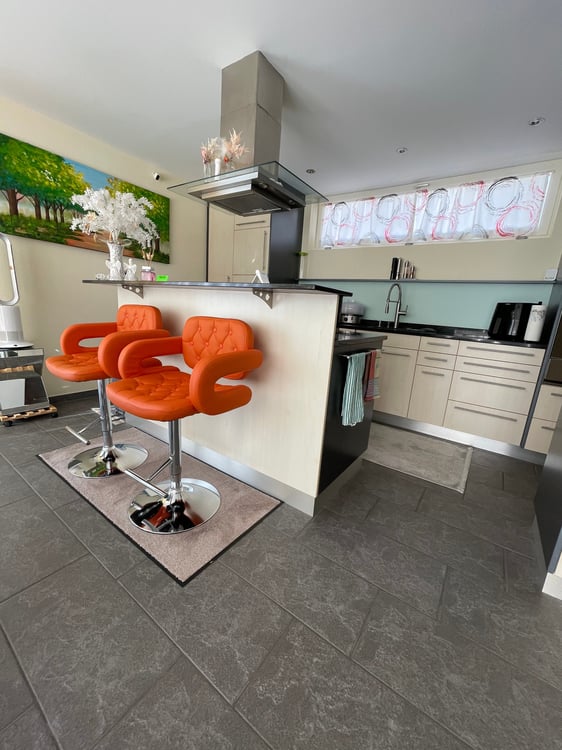 Attraktives 2½-Zimmer-Einfamilienhaus mit grossem Umschwung und Doppelgarage 8