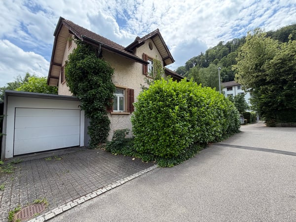 Wohnen im Grünen: Charmantes 5.5-Zimmer-Einfamilienhaus mit Garten 1