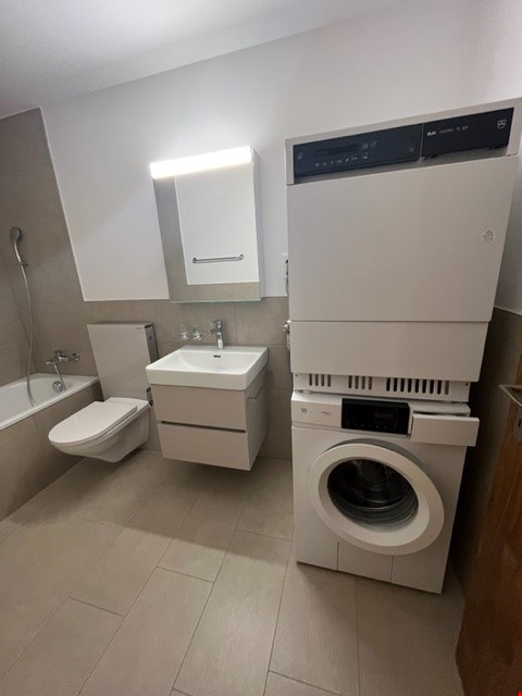 Helle 3-Zimmer-Altbau-Wohnung an ruhiger Lage 2