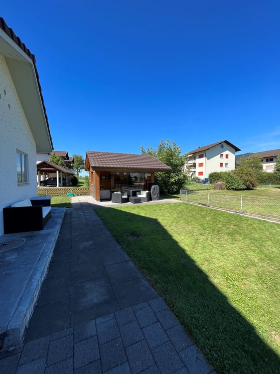 Grosses Einfamilienhaus an schöner Lage 3
