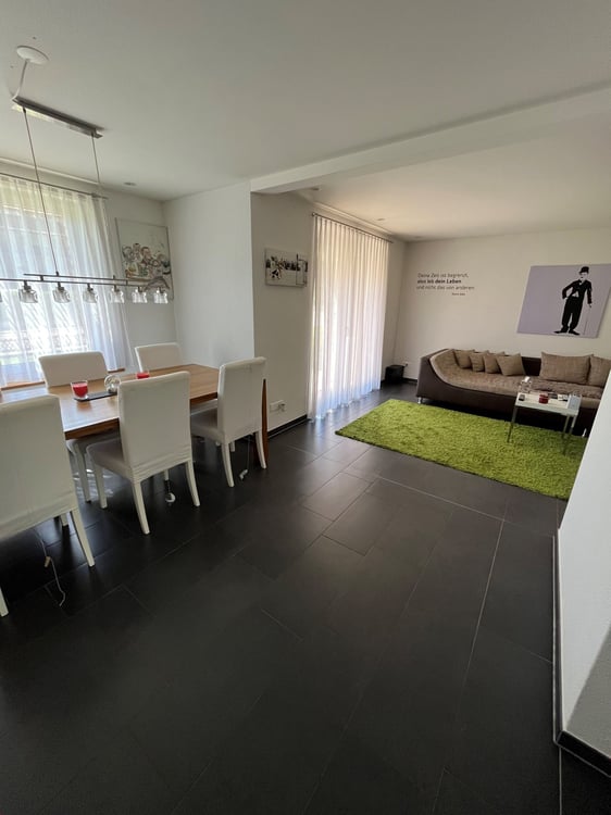 Grosses Einfamilienhaus an schöner Lage 5