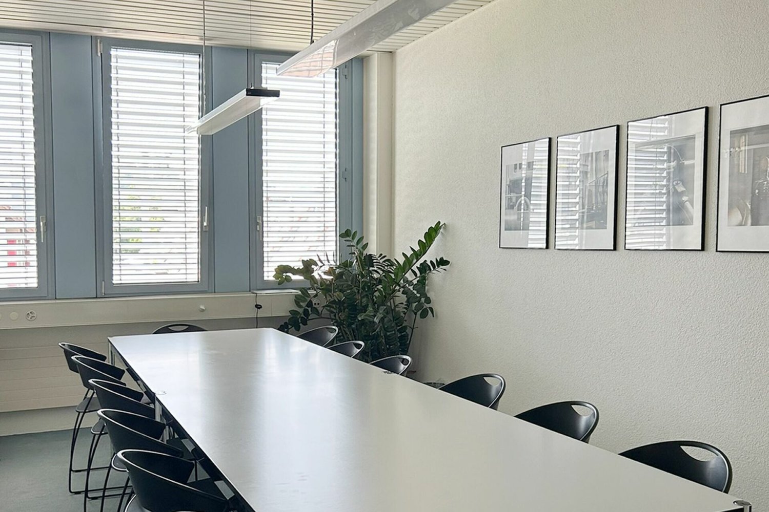 Espace de bureau avec coin cuisine dans un emplacement très pratique
