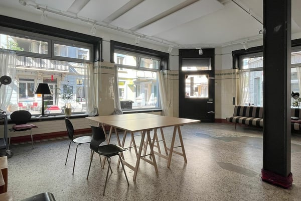 Zentralgelegene Wohnung und Gewerbeflächen im Kreis 5 2