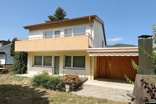 Einfamilienhaus mit Garten in einem ruhigen Wohnquartier