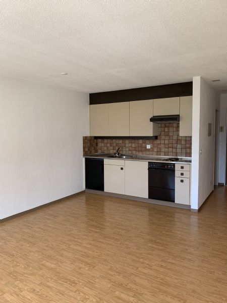 Ideale und helle 2.5-Zimmerwohnung im Dorfzentrum zu vermieten 2