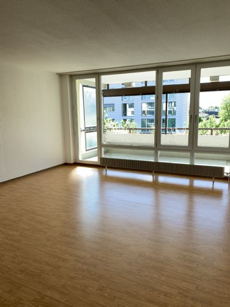 Ideale und helle 2.5-Zimmerwohnung im Dorfzentrum zu vermieten 3