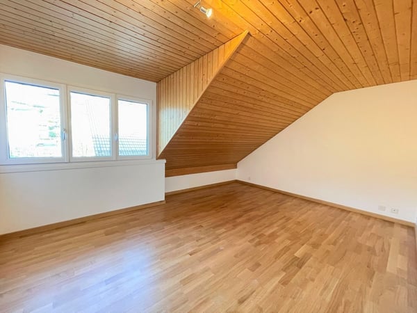 Originelle 3.5-Zimmer-Attikawohnung mit grossem Balkon und privatem Estrich 7
