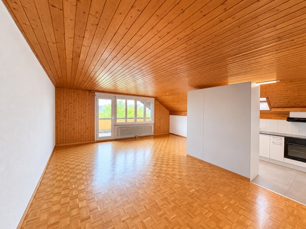 Gemütliche 2.5-Zimmer-Dachwohnung mit grosszügigem Balkon 2