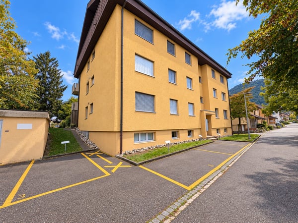 Gemütliche 2.5-Zimmer-Dachwohnung mit grosszügigem Balkon 1