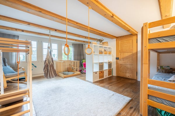 Charmante Renditeliegenschaft mit historischem Flair - kleines Mehrfamilienhaus in Reutigen 12