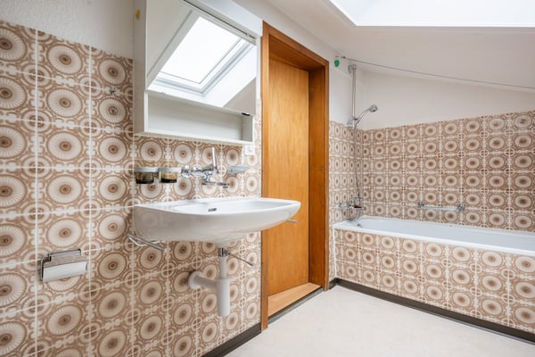 Charmante Renditeliegenschaft mit historischem Flair - kleines Mehrfamilienhaus in Reutigen 26