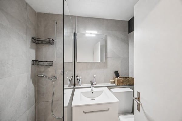 Adlatus AG | Stilvolles 5-Zimmer-Reihenhaus in Safnern 4