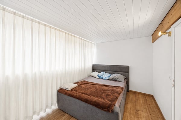 Adlatus AG | Stilvolles 5-Zimmer-Reihenhaus in Safnern 7