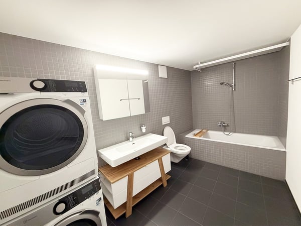 Mitten in der Altstadt - Grosse Wohnung mit 2 Badezimmern und Reduit 8