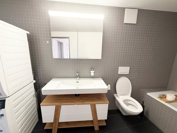 Mitten in der Altstadt - Grosse Wohnung mit 2 Badezimmern und Reduit 6
