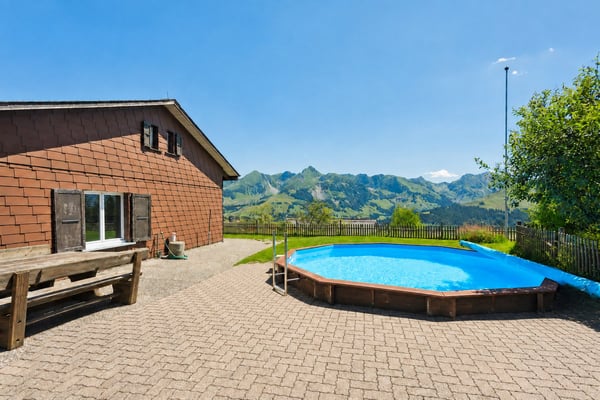 Adlatus AG | Naturnahes Wohnen mit traumhafter Aussicht 1