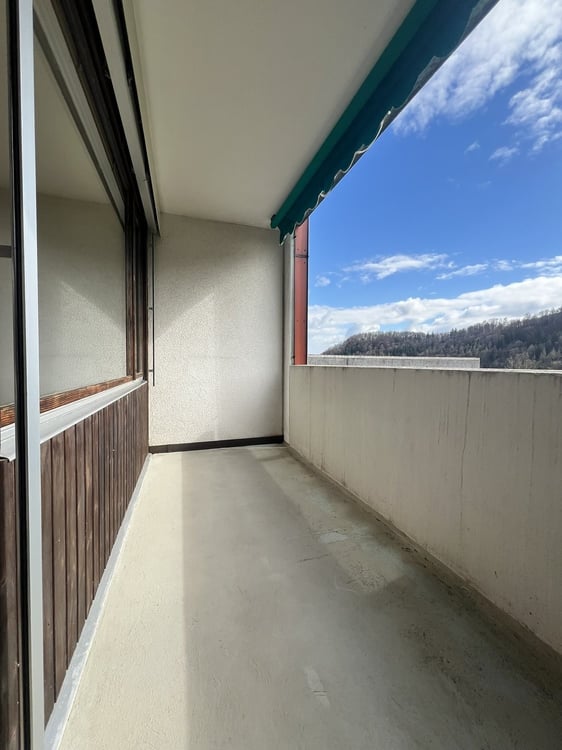 Grosszügige und helle 1-Zimmerwohnung mit Balkon 5