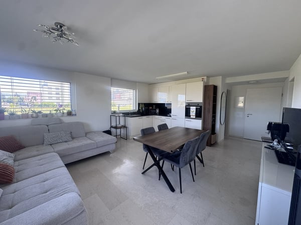 Charmante 2.5-Zimmerwohnung mit Balkon 2