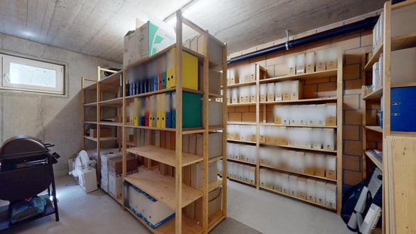 Gewerbefläche mit Bastelraum und zwei Einstellhallenplätzen 10