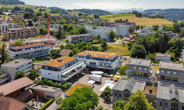 Gewerbefläche mit Bastelraum und zwei Einstellhallenplätzen 12