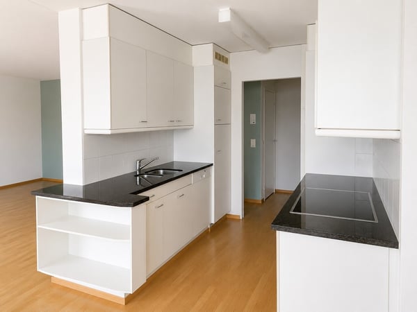 Attraktive 4½-Zimmer-Wohnung mit zwei Balkonen, Einstellhallenplatz 3