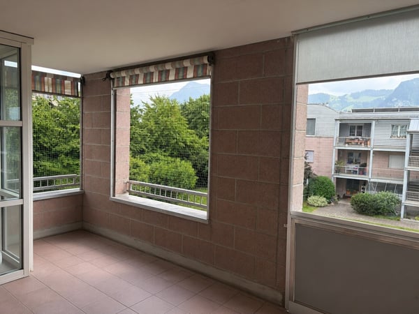 Attraktive 4½-Zimmer-Wohnung mit zwei Balkonen, Einstellhallenplatz 11