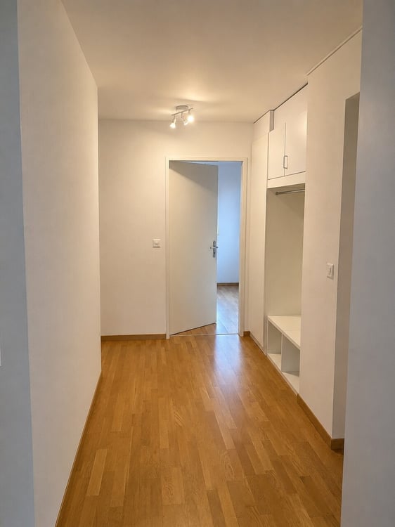 Attraktive 4½-Zimmer-Wohnung mit zwei Balkonen, Einstellhallenplatz 8