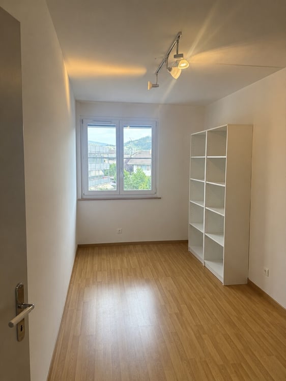 Attraktive 4½-Zimmer-Wohnung mit zwei Balkonen, Einstellhallenplatz 7