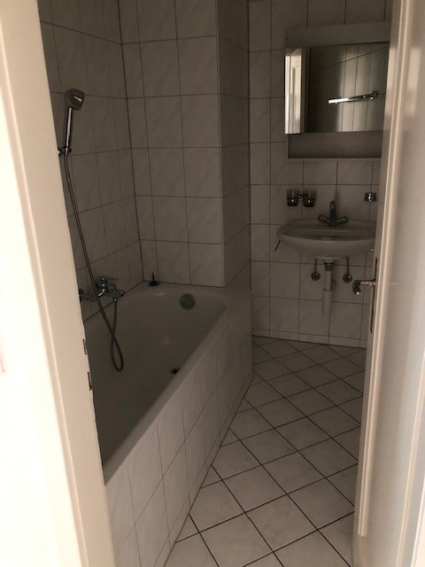 Helle 1-Zimmer-Wohnung mit Balkon in zentraler Lage in Biel 8