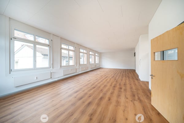 Renovierte Gewerbe- und Bürofläche ab sofort verfügbar 1